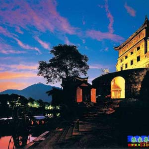 喜樂L線：天門山、張家界、袁家界、猛洞河、鳳凰古城超經(jīng)典五日游